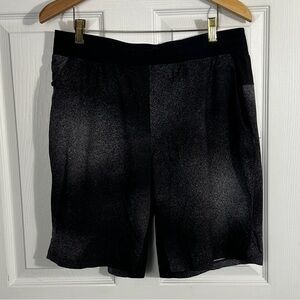 Lululemon T.H.E. Linerless Short 9" in Ocean Spray Ice Grey Black, Lg